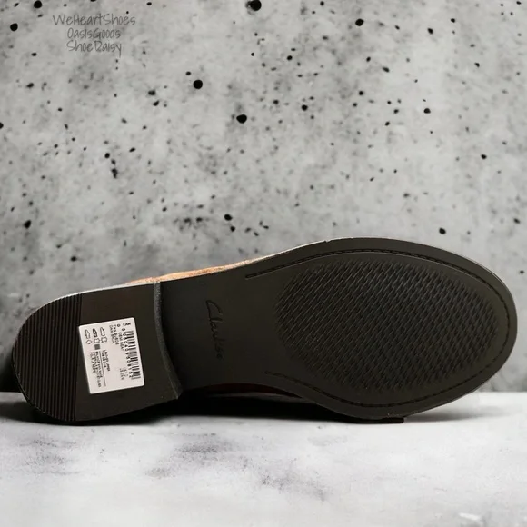 NIB Clarks Demi Beat Slip On Ankle Boots Booties Tan Brown Suede 8.5M 39.5 - Picture 9 of 12